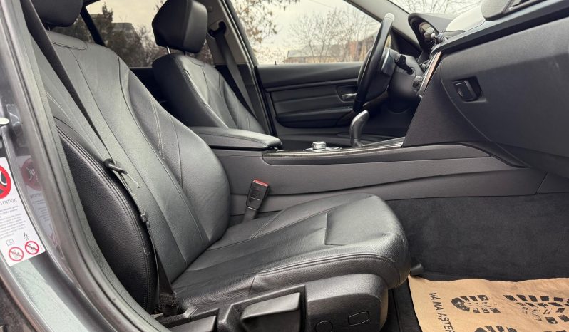 
								BMW Seria 3 / An 2012 / 2,0 D / Cutie automata full									