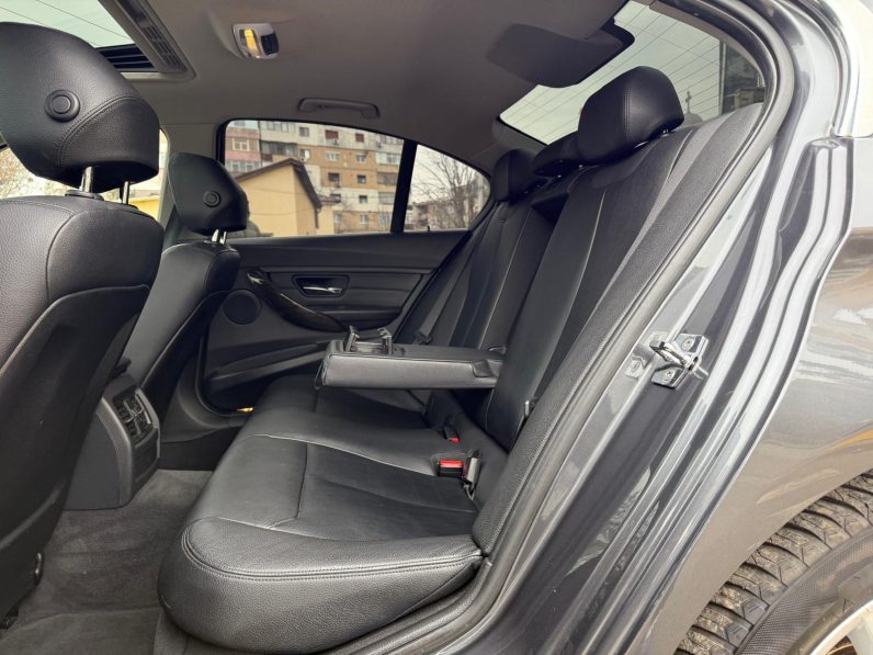 
								BMW Seria 3 / An 2012 / 2,0 D / Cutie automata full									