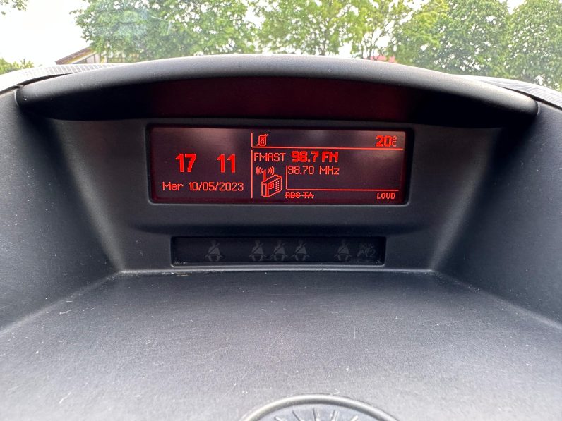 
								PEUGEOT 2006/CLIMATRONIC/TRAPA/BENZINA full									