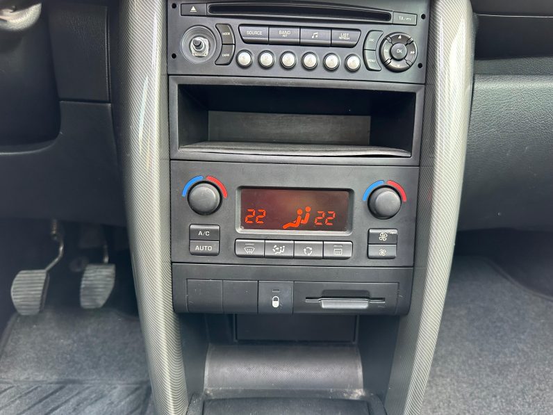 
								PEUGEOT 2006/CLIMATRONIC/TRAPA/BENZINA full									