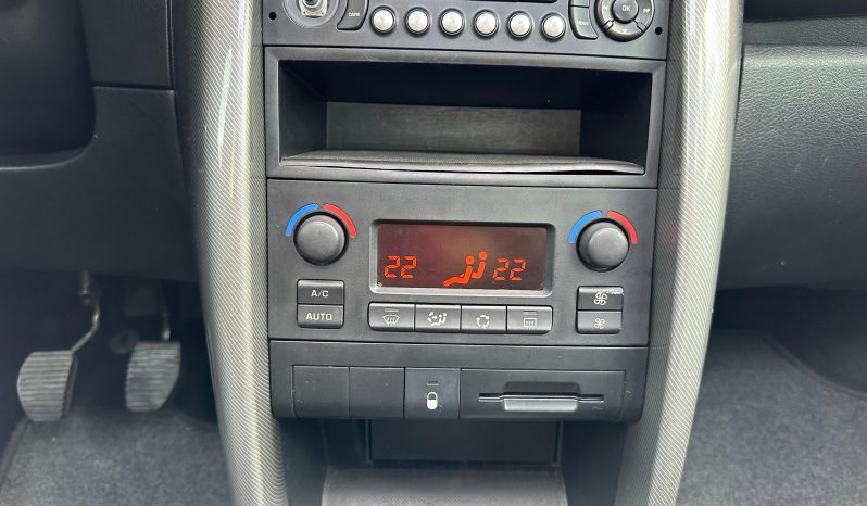 
								PEUGEOT 2006/CLIMATRONIC/TRAPA/BENZINA full									
