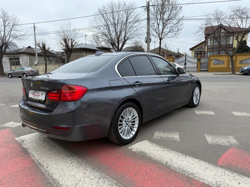 
								BMW Seria 3 / An 2012 / 2,0 D / Cutie automata full									