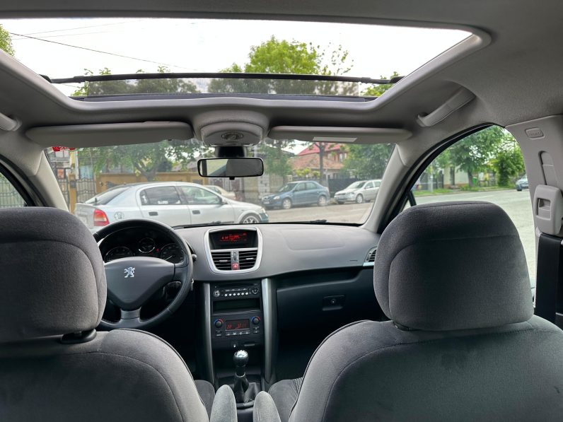 
								PEUGEOT 2006/CLIMATRONIC/TRAPA/BENZINA full									