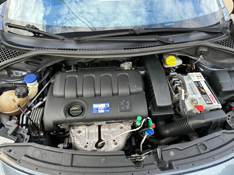
								PEUGEOT 2006/CLIMATRONIC/TRAPA/BENZINA full									
