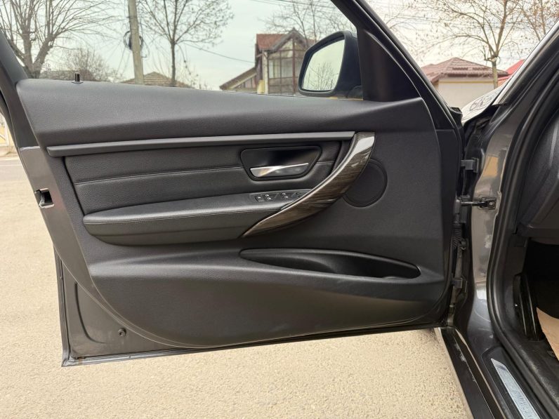 
								BMW Seria 3 / An 2012 / 2,0 D / Cutie automata full									