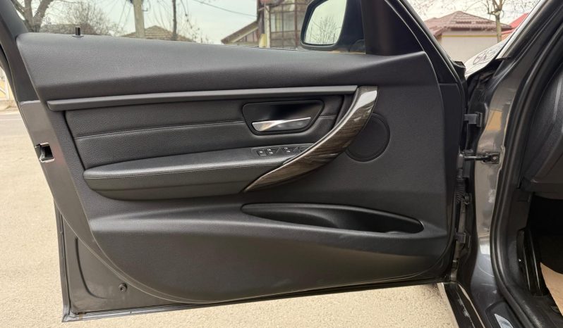 
								BMW Seria 3 / An 2012 / 2,0 D / Cutie automata full									