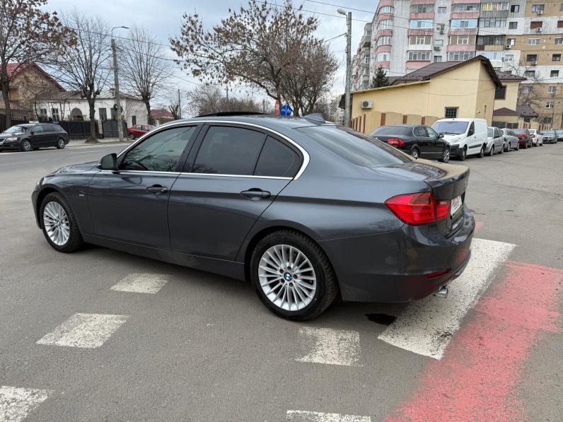 
								BMW Seria 3 / An 2012 / 2,0 D / Cutie automata full									