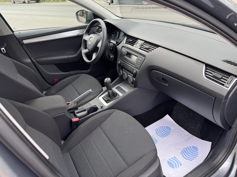 
								SKODA OCTAVIA / BENZINĂ / full									