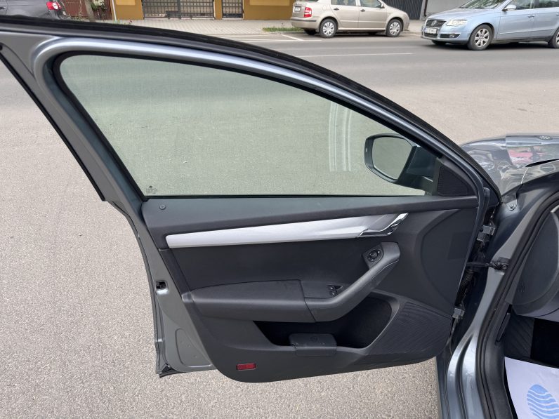 
								SKODA OCTAVIA / BENZINĂ / full									