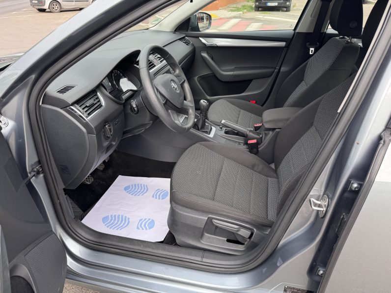 
								SKODA OCTAVIA / BENZINĂ / full									