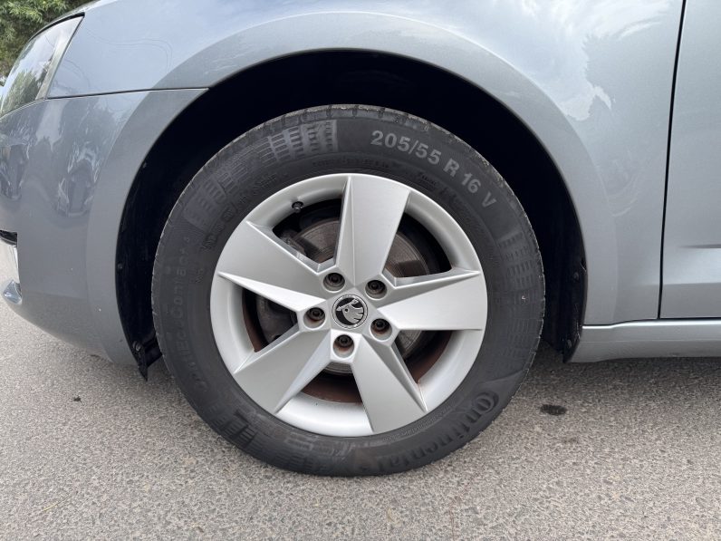 
								SKODA OCTAVIA / BENZINĂ / full									
