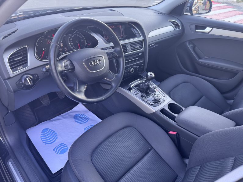 
								AUDI A4 / 2,0 D / AN 2013 / Navigatie full									