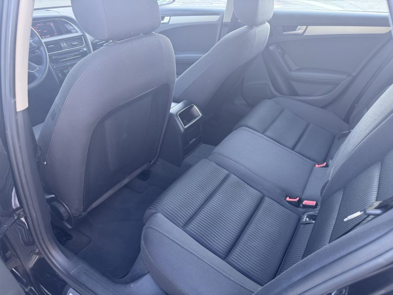 
								AUDI A4 / 2,0 D / AN 2013 / Navigatie full									