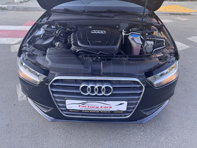 
								AUDI A4 / 2,0 D / AN 2013 / Navigatie full									