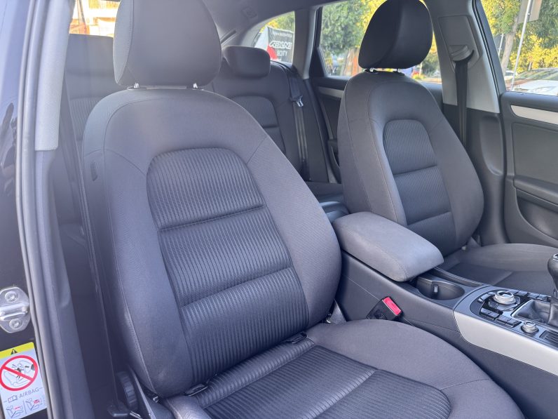 
								AUDI A4 / 2,0 D / AN 2013 / Navigatie full									
