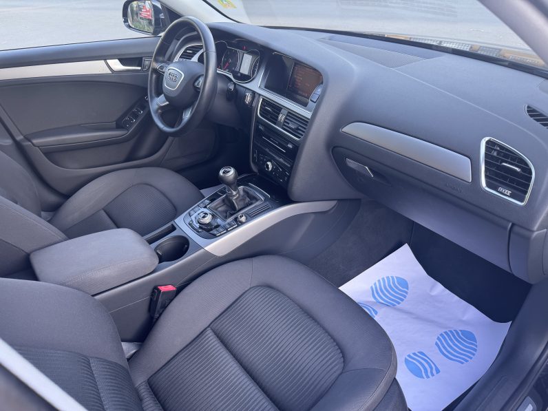 
								AUDI A4 / 2,0 D / AN 2013 / Navigatie full									