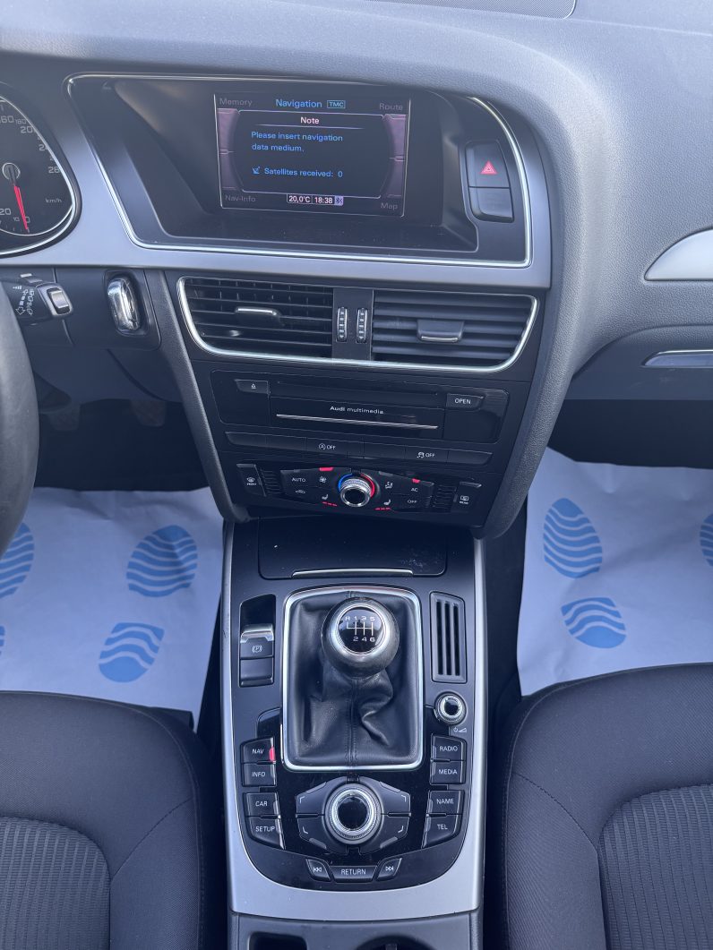 
								AUDI A4 / 2,0 D / AN 2013 / Navigatie full									