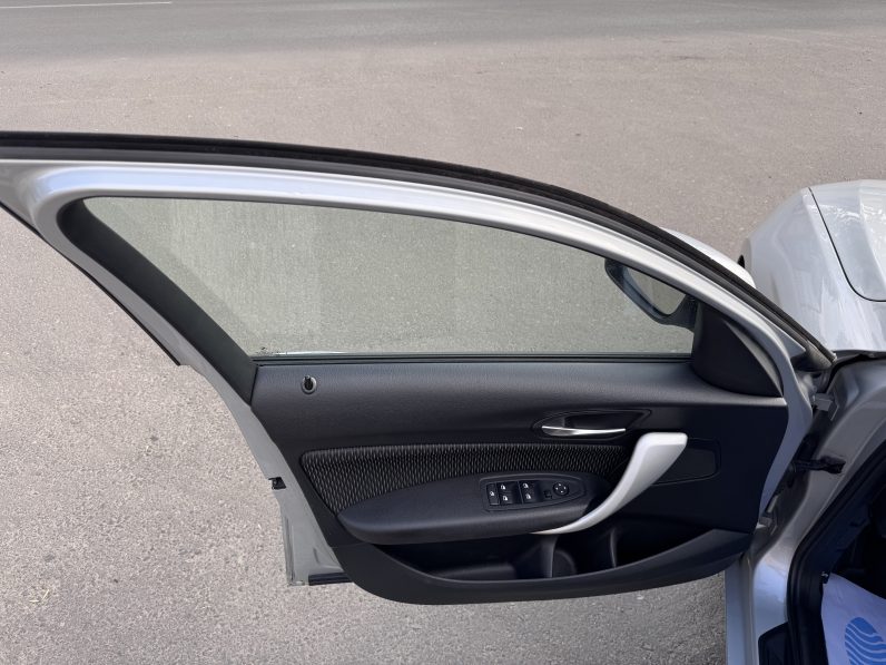 
								BMW SERIA 1 / 1,6 BENZINA / NAVIGAȚIE full									