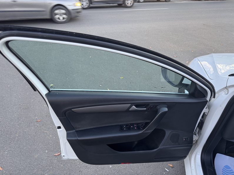 
								VW PASSAT / AN 2015 / 2,0 D / CUTIE AUTOMATA full									