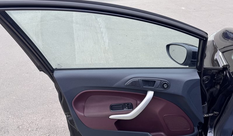 
								FORD FIESTA TITANIUM / AN 2009 / 1,6 D full									