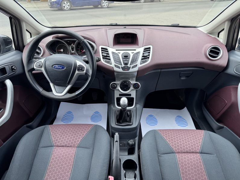 
								FORD FIESTA TITANIUM / AN 2009 / 1,6 D full									