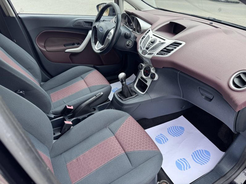 
								FORD FIESTA TITANIUM / AN 2009 / 1,6 D full									