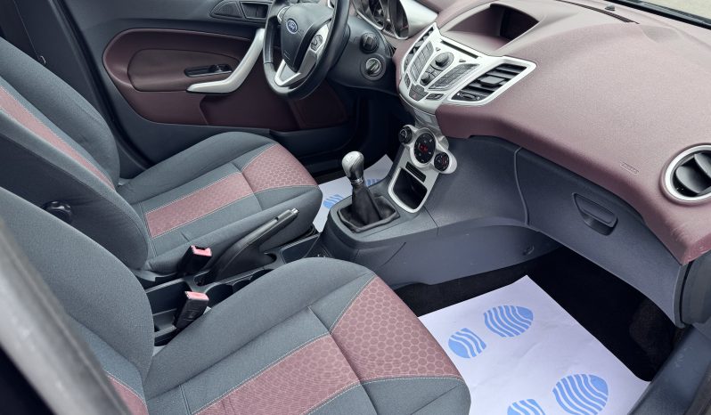
								FORD FIESTA TITANIUM / AN 2009 / 1,6 D full									
