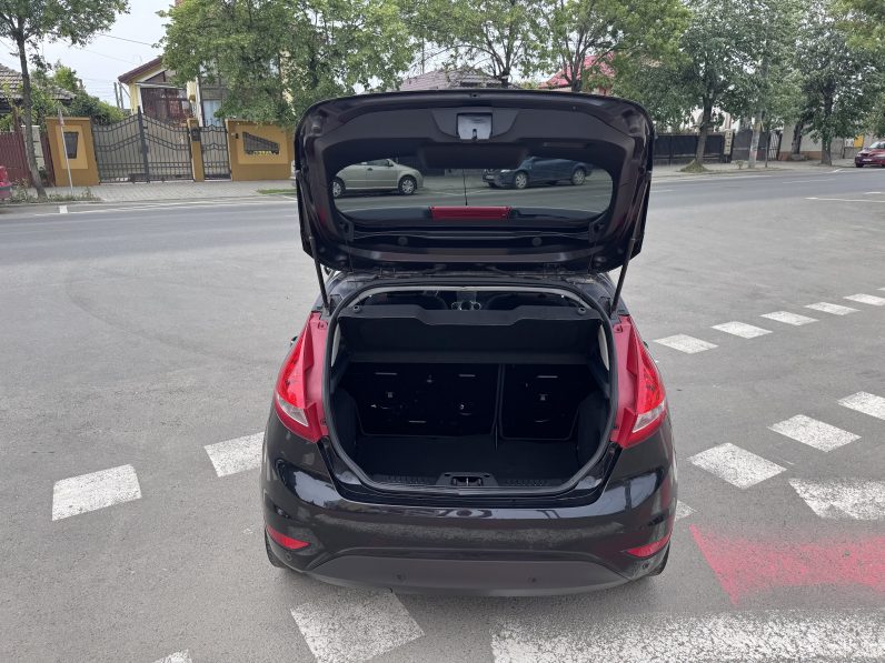 
								FORD FIESTA TITANIUM / AN 2009 / 1,6 D full									