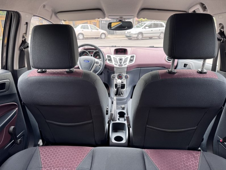 
								FORD FIESTA TITANIUM / AN 2009 / 1,6 D full									