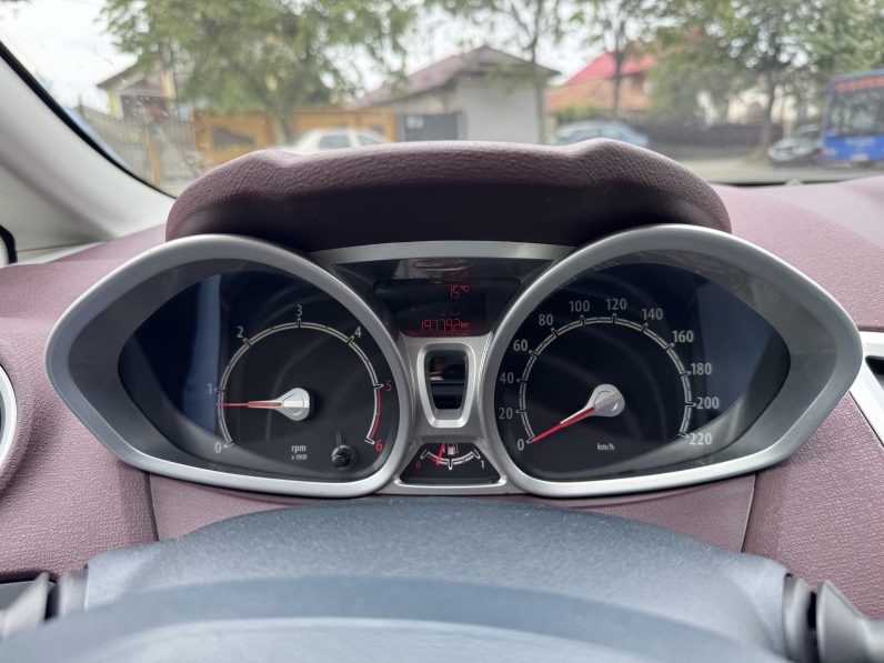 
								FORD FIESTA TITANIUM / AN 2009 / 1,6 D full									