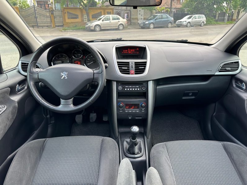 
								PEUGEOT 2006/CLIMATRONIC/TRAPA/BENZINA full									