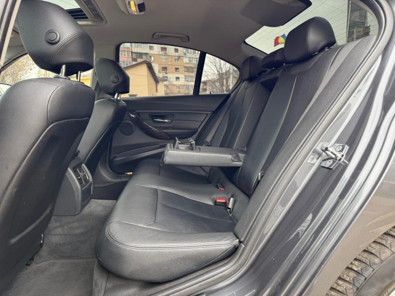 
								BMW Seria 3 / An 2012 / 2,0 D / Cutie automata full									