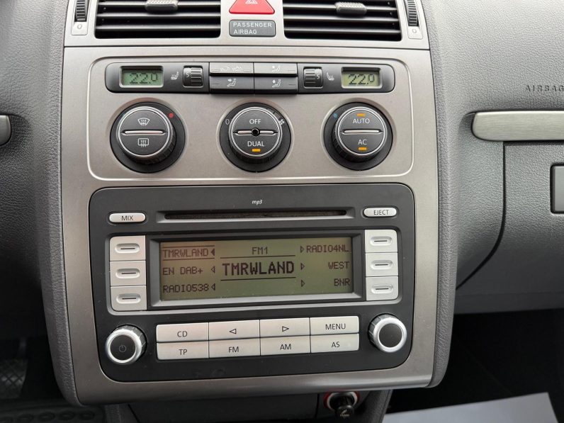 
								VW TOURAN / AN 2009 / BENZINĂ 7 LOCURI full									