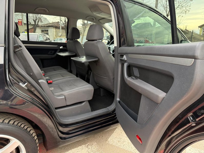 
								VW TOURAN / AN 2009 / BENZINĂ 7 LOCURI full									