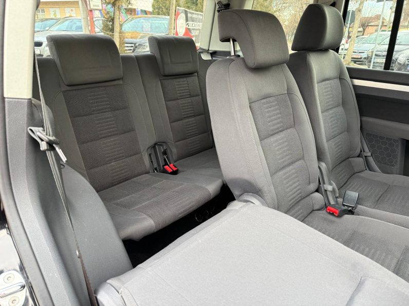 
								VW TOURAN / AN 2009 / BENZINĂ 7 LOCURI full									