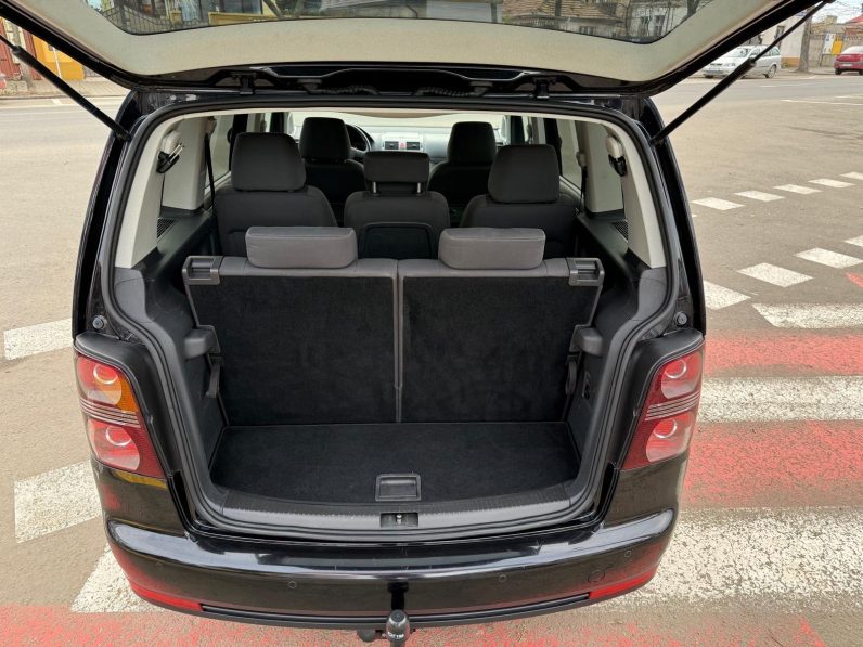 
								VW TOURAN / AN 2009 / BENZINĂ 7 LOCURI full									