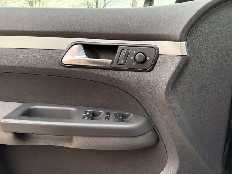 
								VW TOURAN / AN 2009 / BENZINĂ 7 LOCURI full									