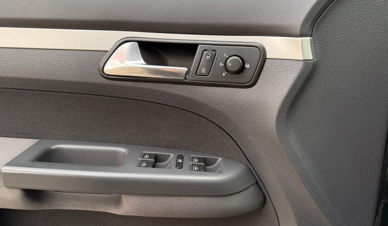 
								VW TOURAN / AN 2009 / BENZINĂ 7 LOCURI full									