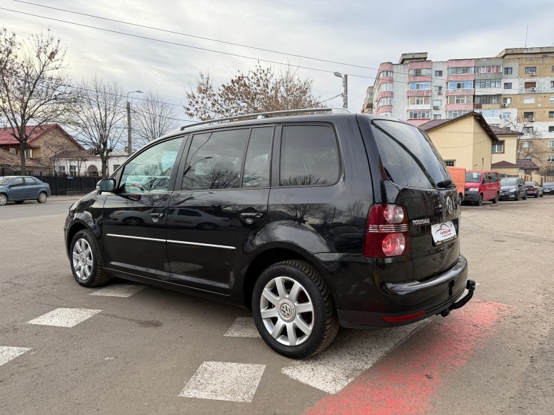 
								VW TOURAN / AN 2009 / BENZINĂ 7 LOCURI full									