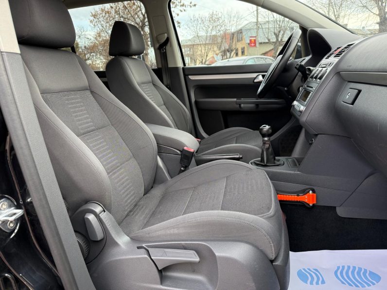 
								VW TOURAN / AN 2009 / BENZINĂ 7 LOCURI full									