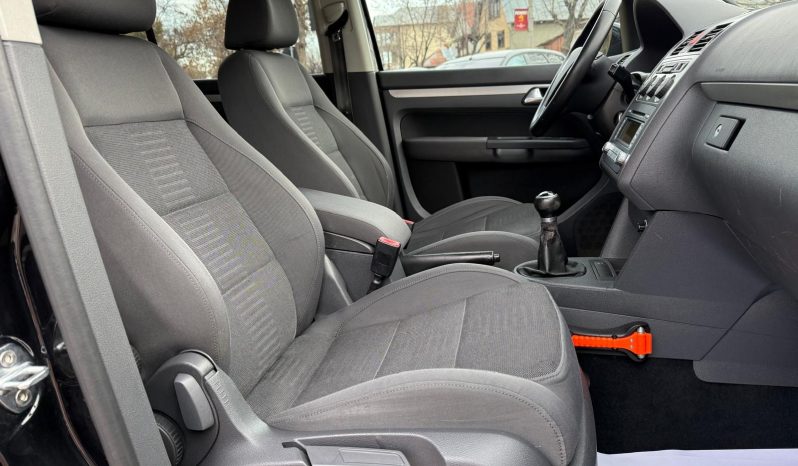 
								VW TOURAN / AN 2009 / BENZINĂ 7 LOCURI full									