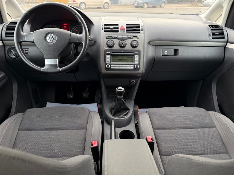 
								VW TOURAN / AN 2009 / BENZINĂ 7 LOCURI full									