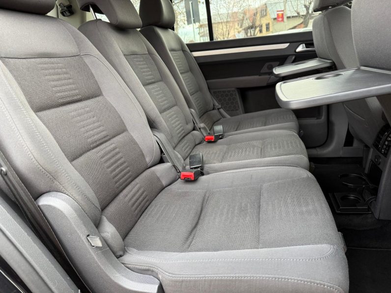 
								VW TOURAN / AN 2009 / BENZINĂ 7 LOCURI full									
