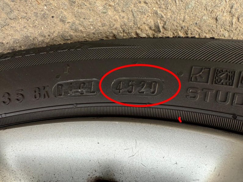 
								VW TOURAN / AN 2009 / BENZINĂ 7 LOCURI full									