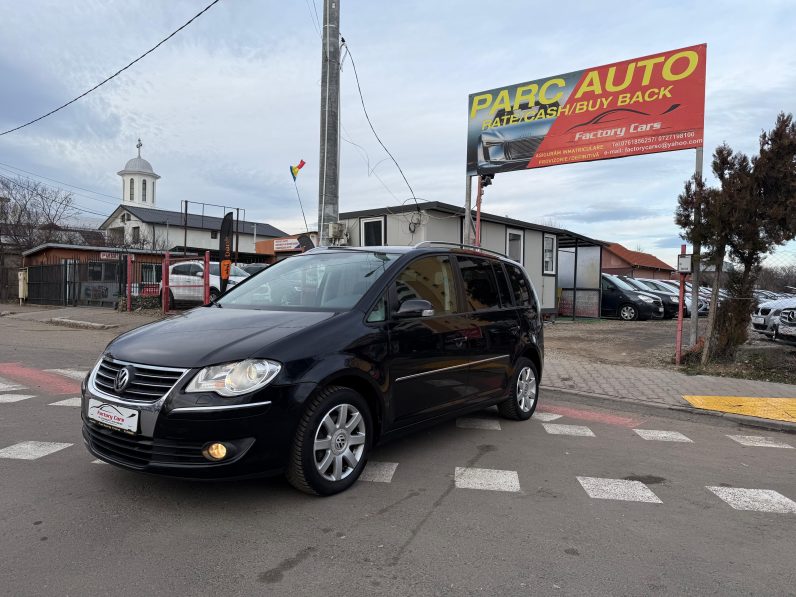 
								VW TOURAN / AN 2009 / BENZINĂ 7 LOCURI full									
