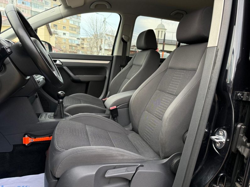 
								VW TOURAN / AN 2009 / BENZINĂ 7 LOCURI full									