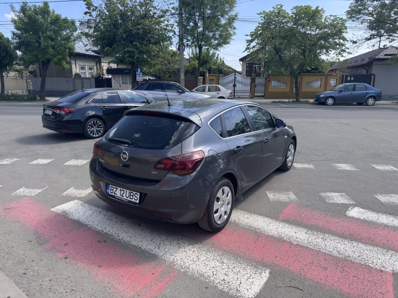 
								OPEL ASTRA J / 2011/ 1,7 D full									