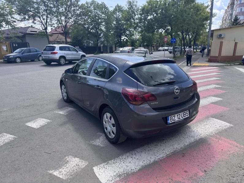 
								OPEL ASTRA J / 2011/ 1,7 D full									
