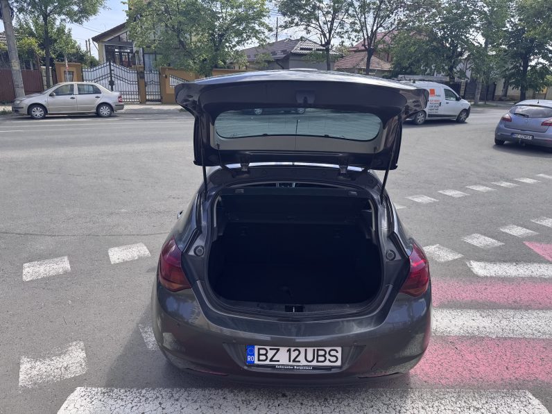 
								OPEL ASTRA J / 2011/ 1,7 D full									
