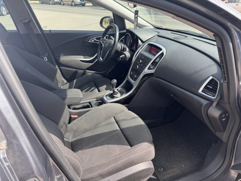 
								OPEL ASTRA J / 2011/ 1,7 D full									